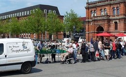 Die Suppenengel vor dem Bremer Hauptbahnhof